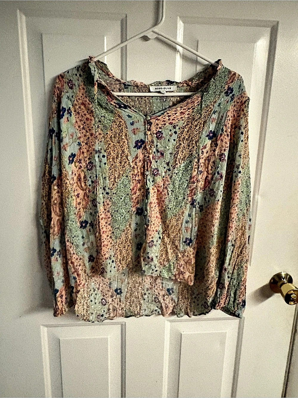 CHIC BOHO VIBES! 🌸 Rose + Olive Patchwork Floral Blouse L